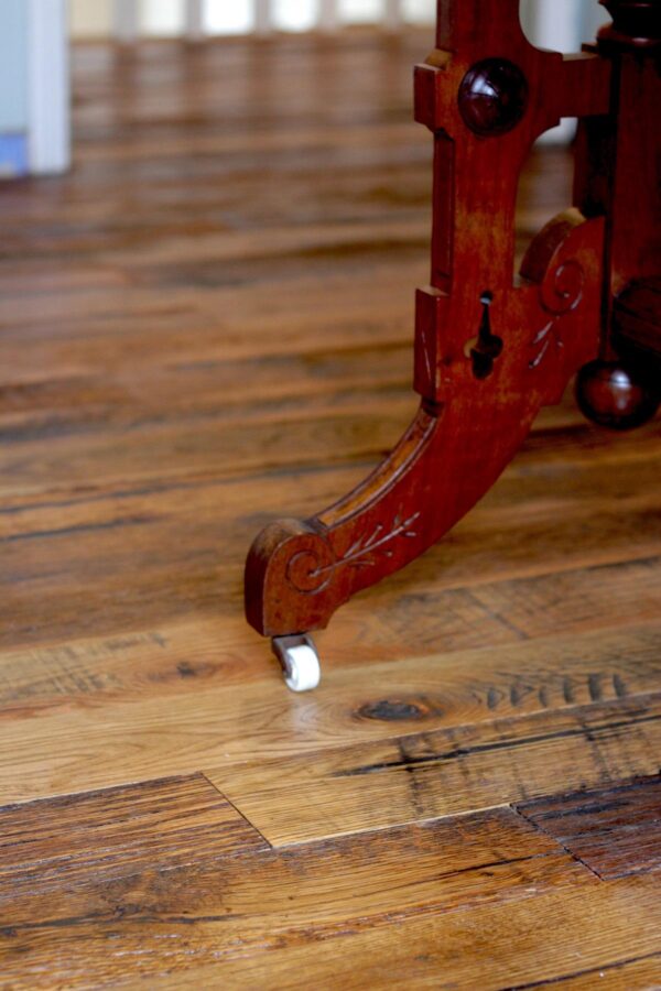 HORSEFENCE OAK WIREBRUSHED - Solid Flooring