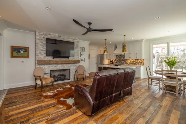 RACEHORSE OAK SKIP-PLANED WIREBRUSHED ENGINEERED FLOORING - Image 4
