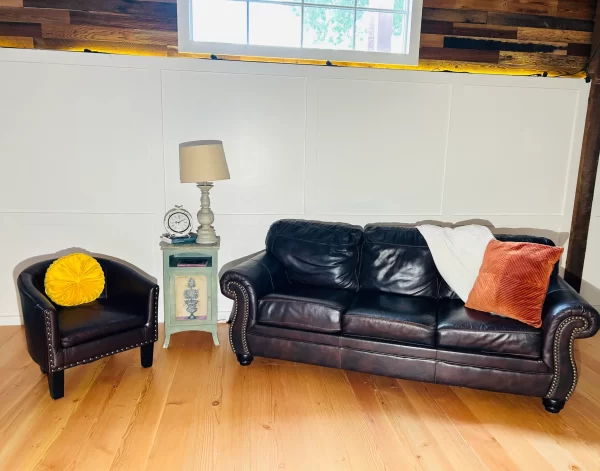 douglas fir vertical grain flooring with a tree, sofas and a lamp